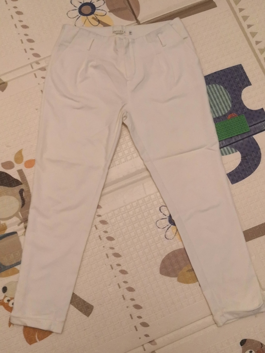 纯白色九分裤，几乎全新，买小了，没怎么穿过...