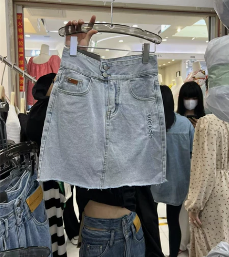 实体店清仓 中码1条 感兴趣的话点“我想要...