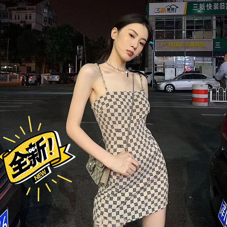 设计感小众高端性感吊带连衣裙夏季新款名媛气...