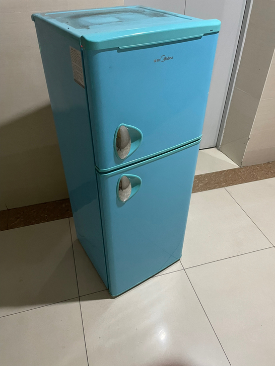 美的冰箱，132升，9新，功能正常，无任何...