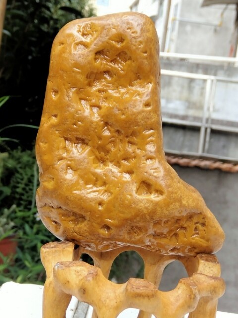 289克,11x8公分,一面金印,一面稻草...