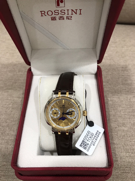 别人赠送，罗西基腕表手表真皮表鳄鱼纹表星月...