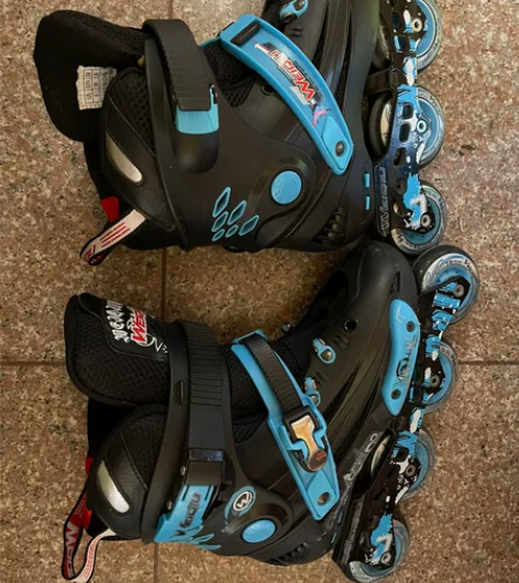 专业旱冰鞋滑冰鞋溜冰鞋成人 颜色分类:蓝色...