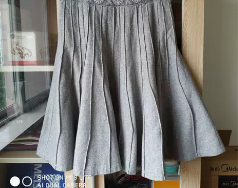 浅灰毛料中裙m码 浅灰色喇叭裙,腰围2尺,...