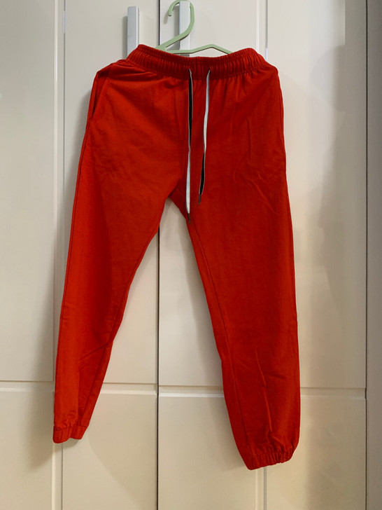 全新休闲裤,质量非常好M码。邮费自理