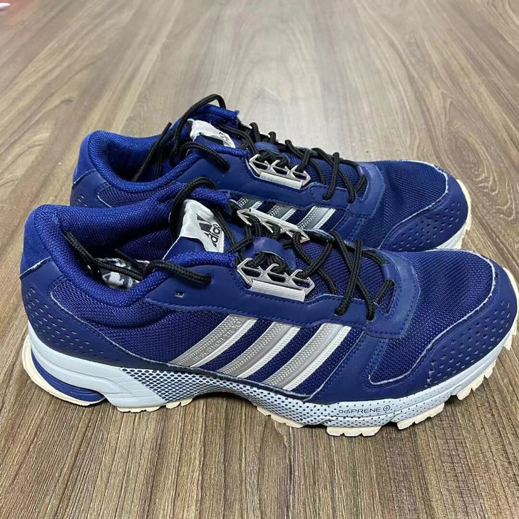 正品二手鞋 42码 阿迪达斯运动鞋 鞋子有...