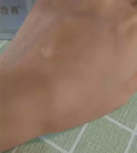 佐漫茜虾青素爽肤水 蕴含虾青素润肤精华，补...