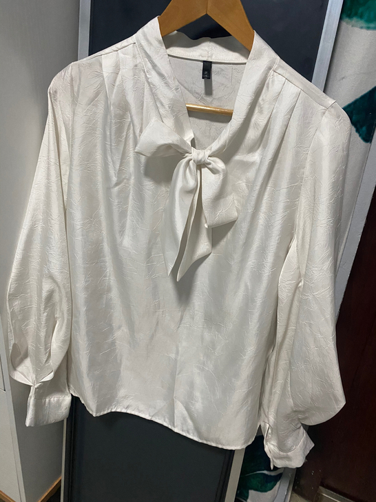 白色 长袖衬衫 蝴蝶结上衣