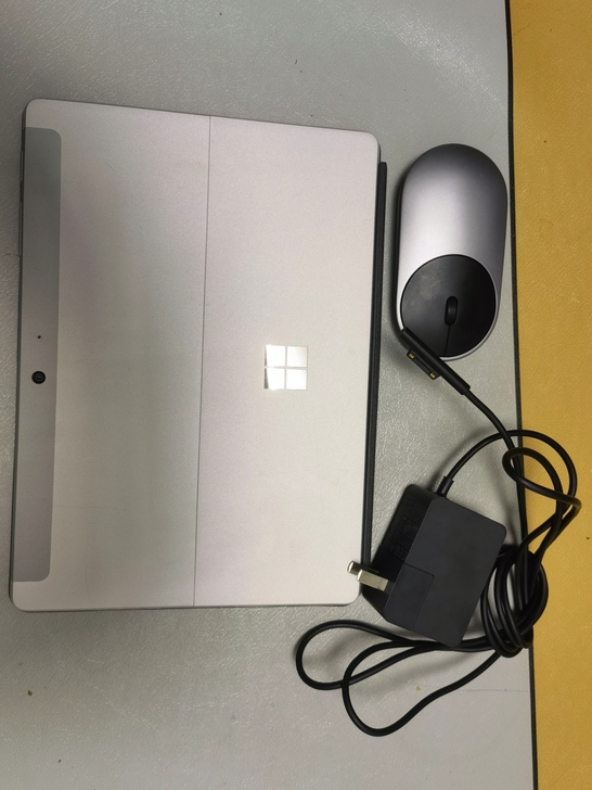 surface go 4+64箱说齐全。