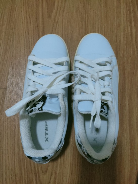 X特步女士板鞋，穿着舒服，36码，鞋子很干...