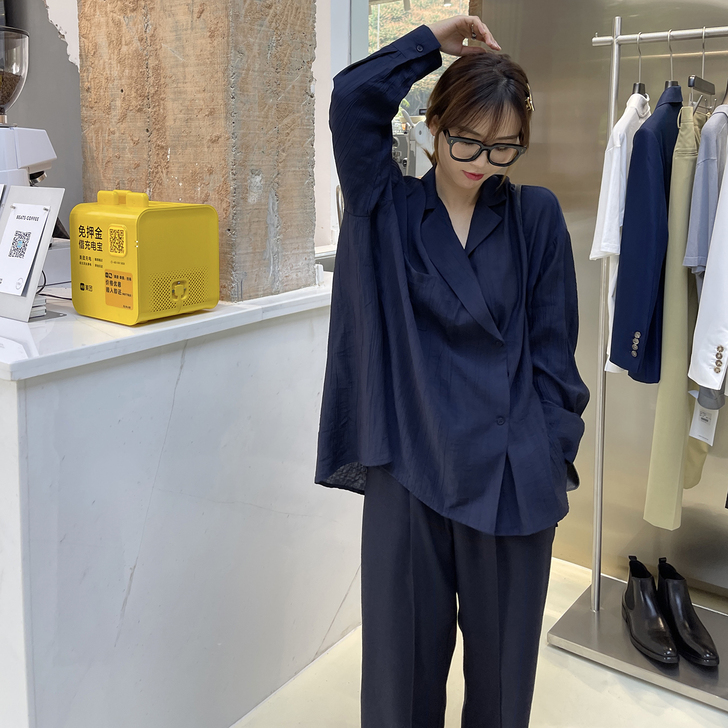 飘乎褶皱西装式衬衫女外穿百搭v领宽松显瘦衬...