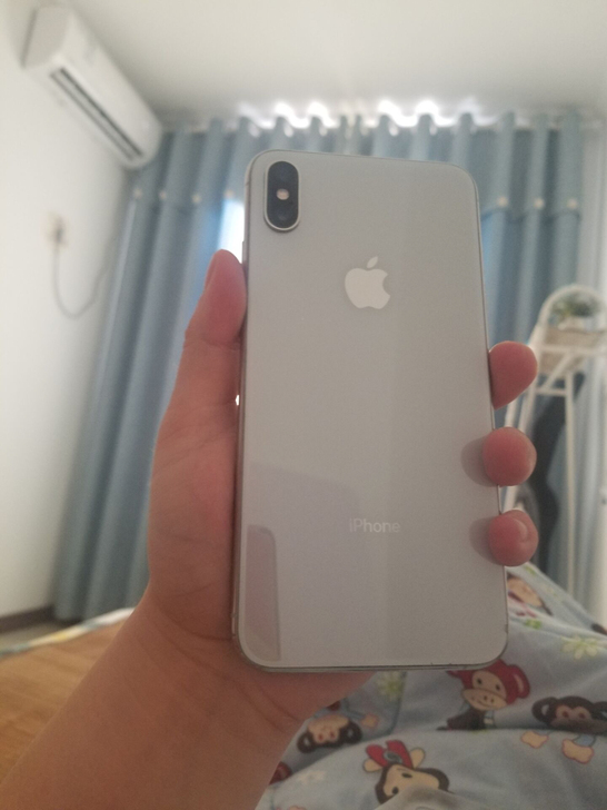 出一台国行白色苹果xsmax64G