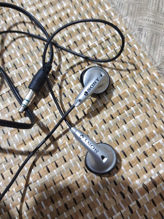 索尼e706耳机 有一边不响  正品