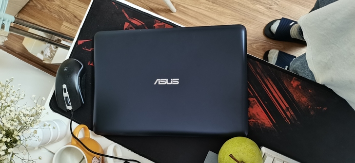 华硕小本本一台，处理器不咋滴，