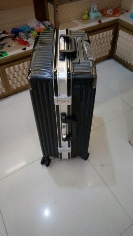 我这有一个闲置26寸非常高档的行李箱，全新...