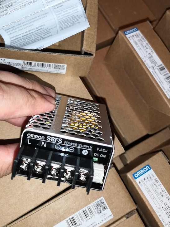 特价供应欧姆龙微型开关电源 S8FS-C0...