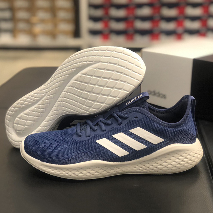 Adidas/阿迪达斯 44码休闲鞋，某宝...