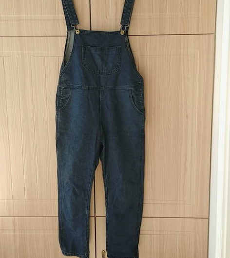 背带牛仔裤 九分裤 颜色和第一张一样 L码...