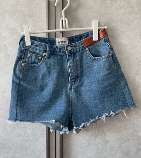 牛仔短裤（衣柜放不下，所有衣服便宜出） 感...