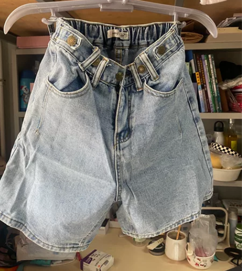 出闲置短裤 买了好久了 没怎么穿 几乎每年...