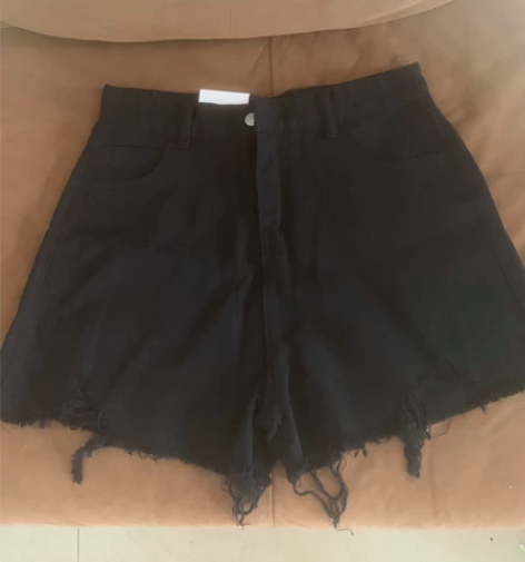牛仔短裤,全新的,黑色,尺码:32,非偏远...