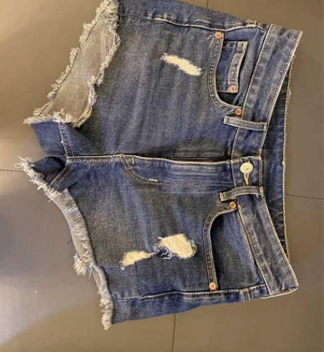 H##amp;amp;M 蓝牛仔短裤 10...