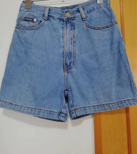 夏季女士牛仔短裤 线下实体店购买，基本上全...