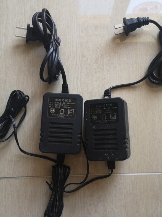 迈可博9V电源适配器 新的没用过放的有点...