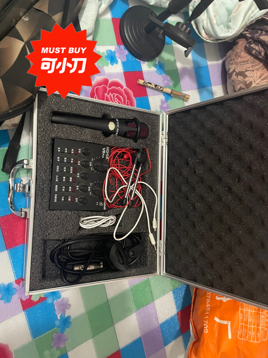 v8声卡就用过两次买来玩的,有需要的直接拍...