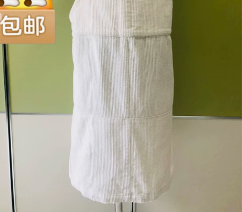 贝尚女童秋款背带裙，130码，前带稍有污渍...
