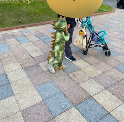 万圣节恐龙服，只在去年万圣节穿过一次，S码...