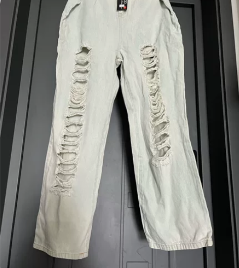 牛仔阔腿破洞裤潮牌非芬迪小香 逛街随便买的...