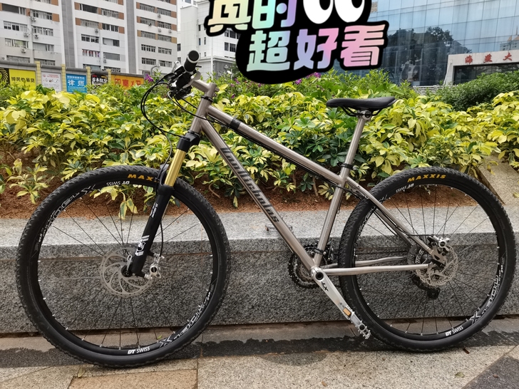尼古拉斯山地车，9成新，车多闲置，卖车交租...