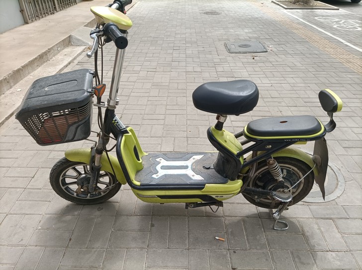 雅迪电动车。四五年了吧。去年换的电瓶，车况...