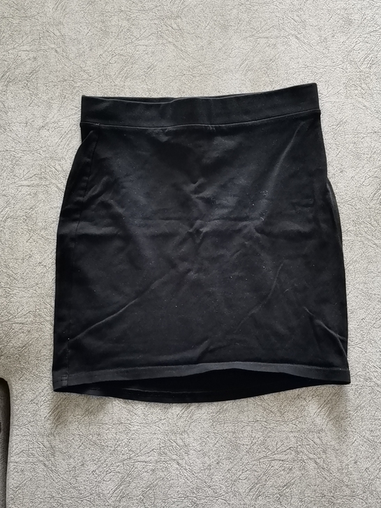 弹性包臀超短裙,万达HM专柜买的,一次没穿...