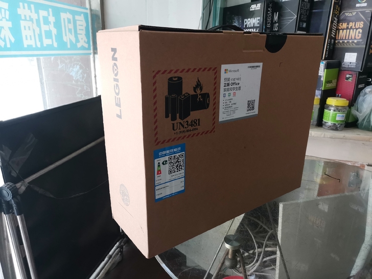 拯救者Y7000原厂包装箱，带所有内置包装...