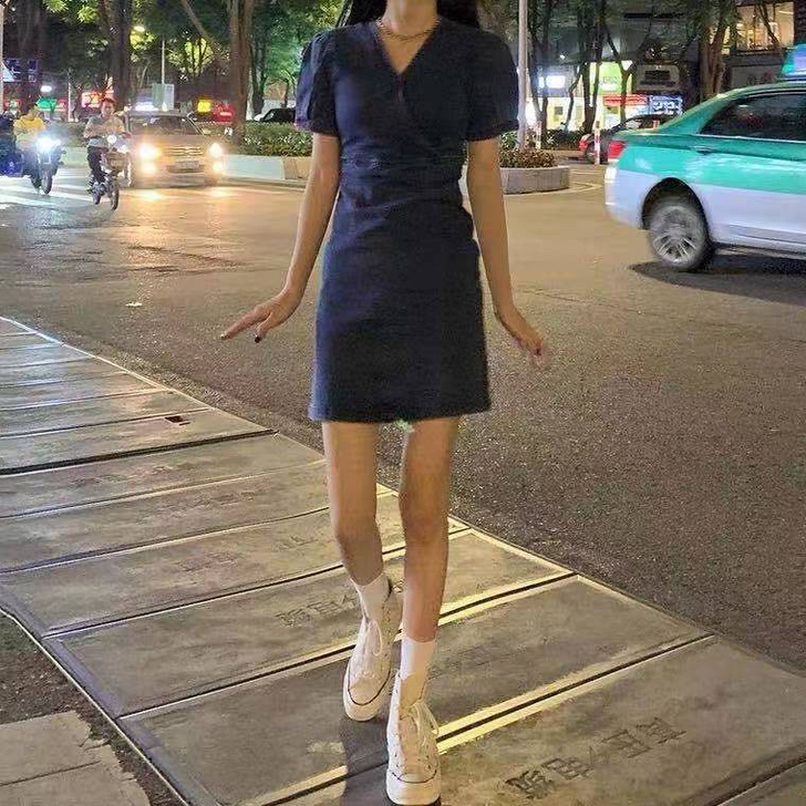 2021新款夏季复古V领短袖法式连衣裙女装...