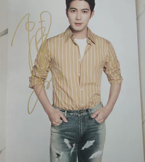 陈学冬亲笔签名照,闺蜜是唱片公司负责接待艺...