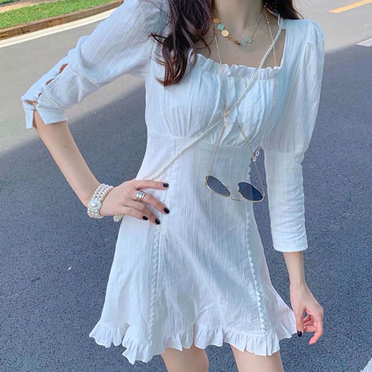 白色连衣裙
