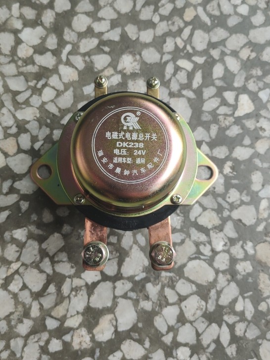 电磁式电源总开关。24V。型号DK238。...