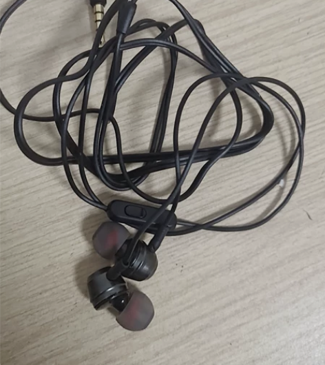 兰士顿耳机，原装单元换线，性价比很高的一款...