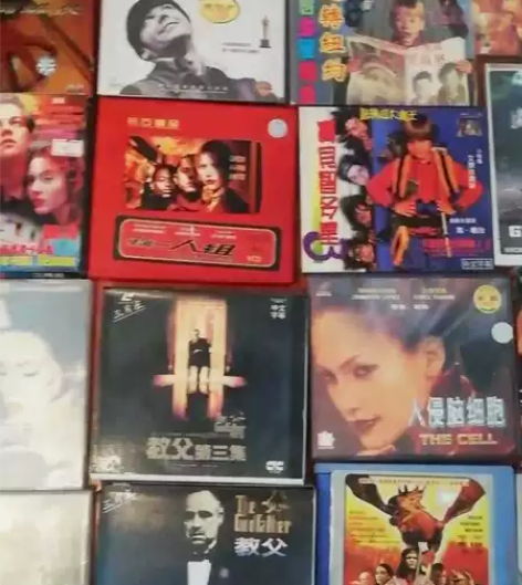 DVD碟片。外国电影碟片，有些是新的，10...