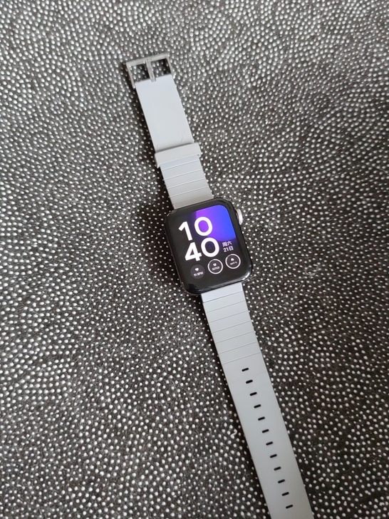 小米手表用了一年，右上角屏幕碎了个小角，不...