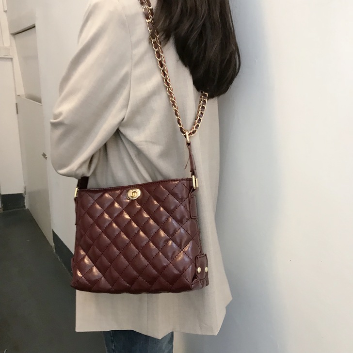 网红气质水桶包女新2020韩版百搭单肩斜挎...