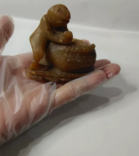 清代莱州玉雕小猴子文房摆件，品相如图，保真...
