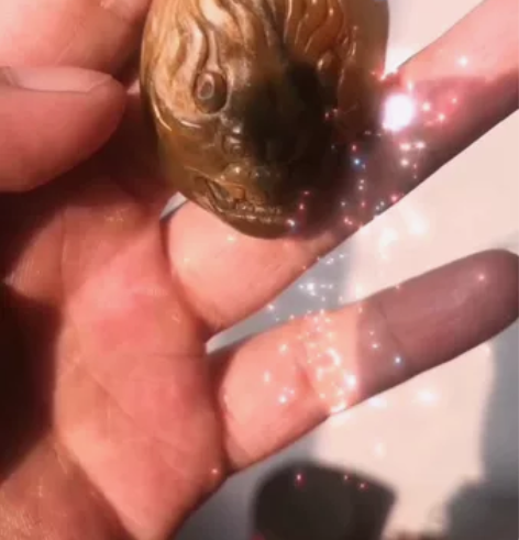 新疆和田玉籽料玉雕守护聚红皮洒红皮独籽兽头...