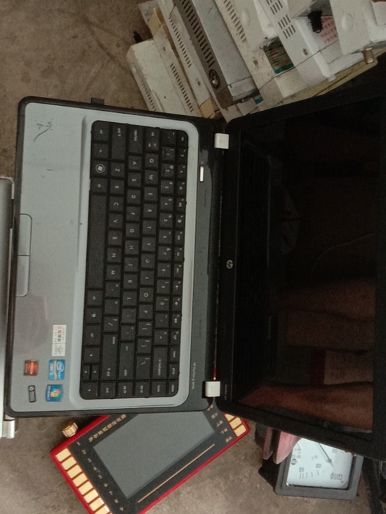 屏幕好的可以开机   当配件出需要的直接拍...