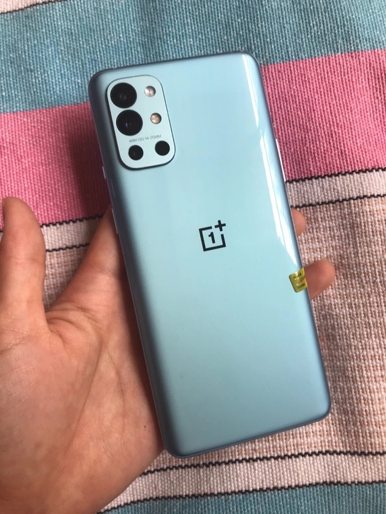 一加9r， 5G手机  配置12+256g...