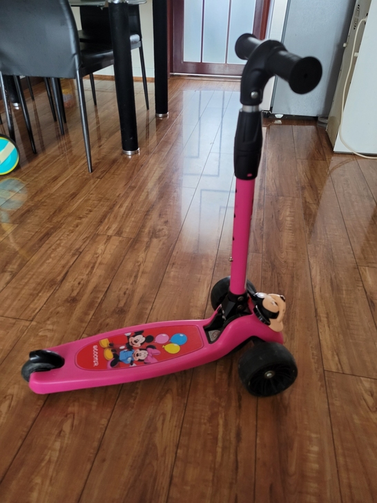 米妮滑板车，7成新，原价100多买的，孩子...