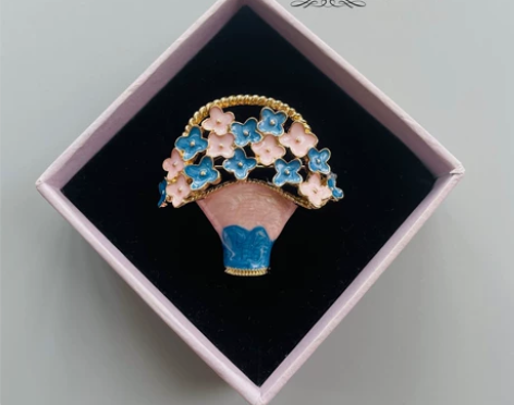 出口欧洲，珐琅滴釉花篮胸针 全新未拆封！ ...